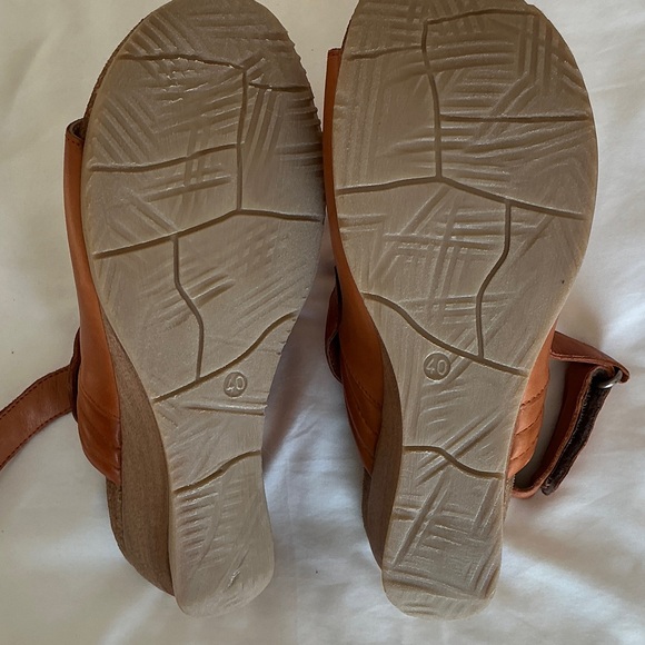 Miz Mooz Sabina Women's Brown Sandals - Picture 4 of 6